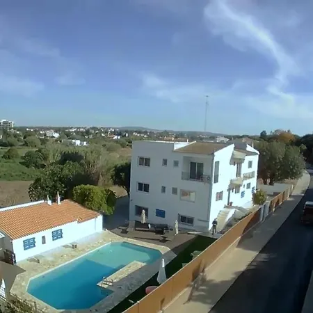 Do Almargem Inn *